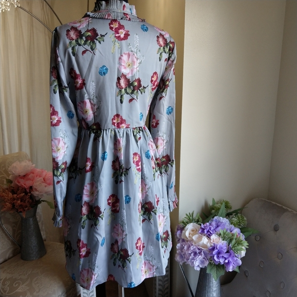 🍒NWT🍒 TED BAKER LIGHT GRAY FLORAL PRINT DRESS - Picture 4 of 10